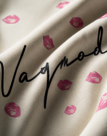 Kisses tee